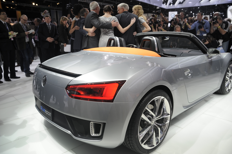 Illustration for article titled Volkswagen Bluesport Concept 42 MPG Roadster Officially Revealed